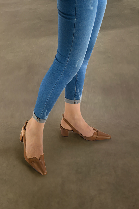 Caramel brown women's slingback shoes. Tapered toe. Medium block heels. Worn view - Florence KOOIJMAN